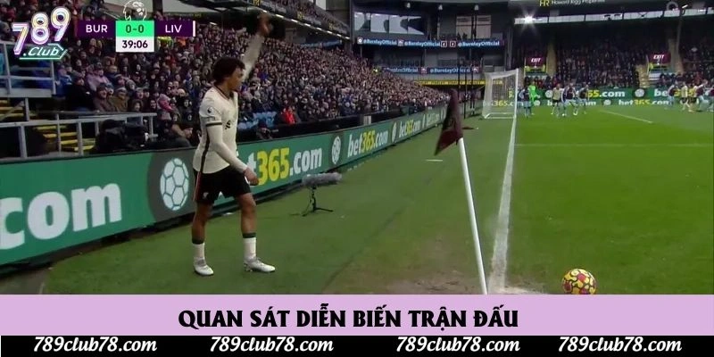 Quan sát diễn biến trận đấu 